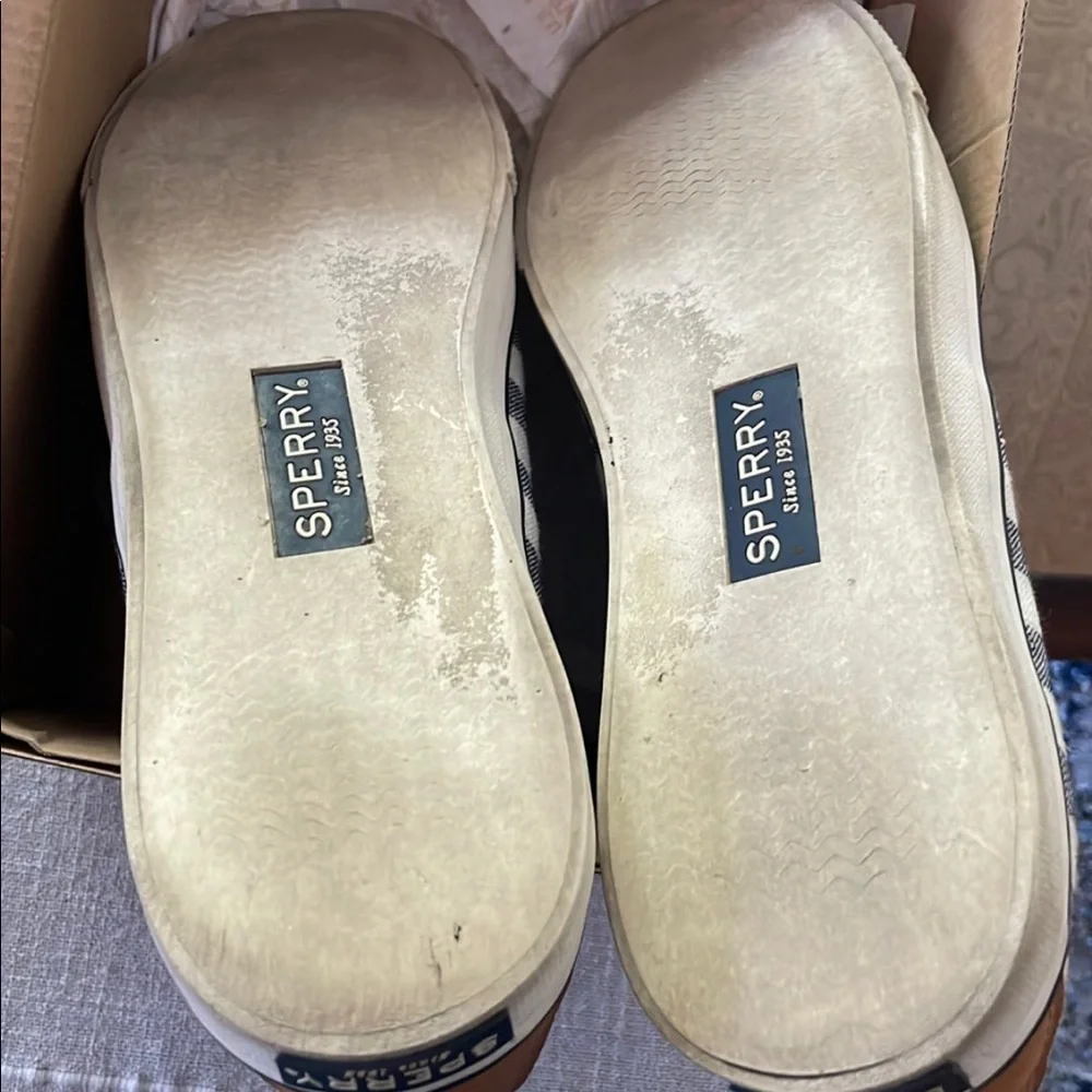 Sperry topsiders, super cute and comfy. - Picture 7 of 8